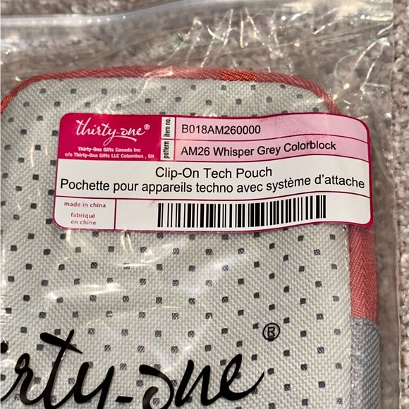 NWT Clip-On Tech Pouch Pattern Whisper Grey Colorblock. - Picture 4 of 9